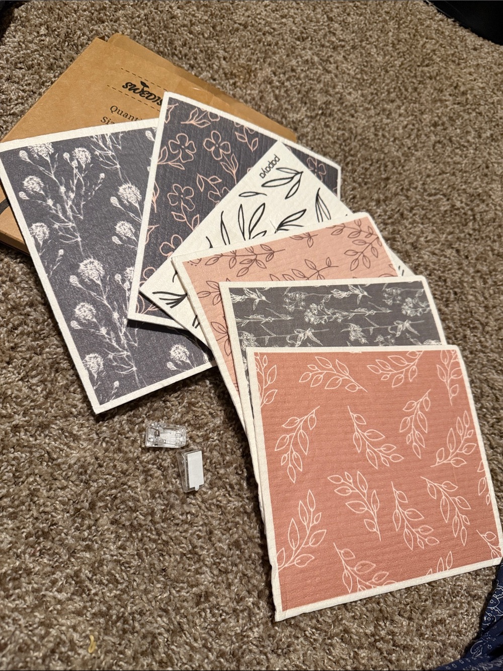 Set of 6 beautiful floral Swedish Dishcloths w/2 adhesive mounting clips (new)